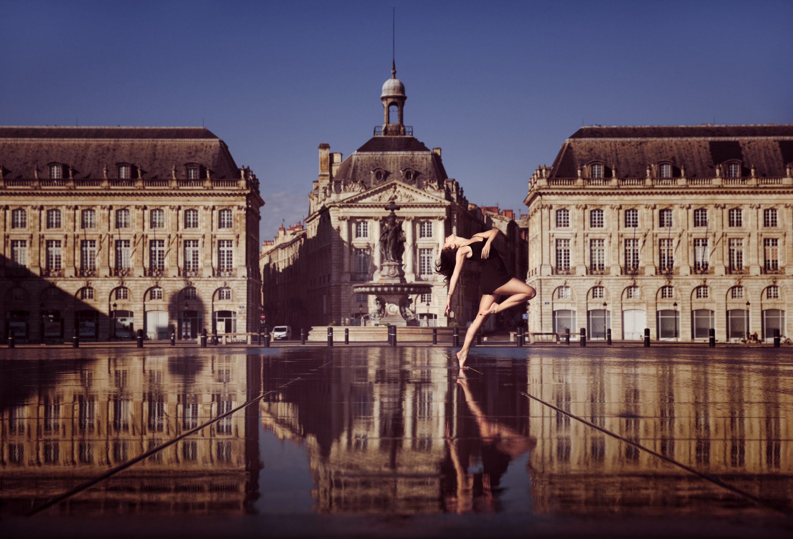 Danseuse Bordeaux miroir d'eau